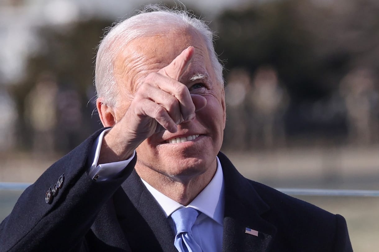 Biden megkezdte a leszámolást a Trump-örökséggel, törvényhozási trükköt is bevet