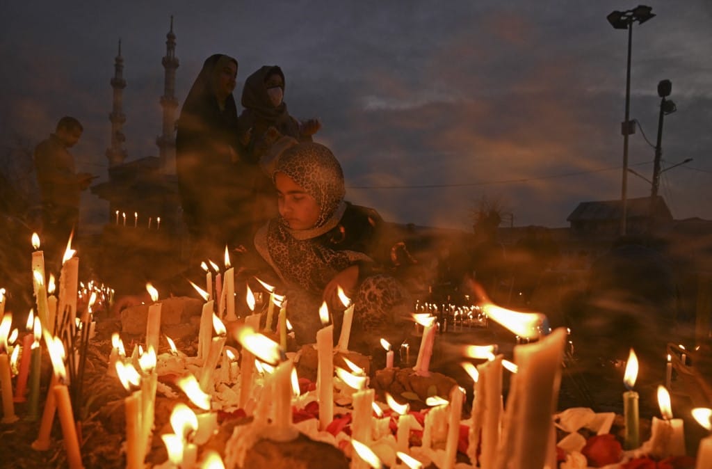Fókuszban az öngyilkosságok számának növekedése Indiában - a felelősöket a jelenben és a múltban keresik 