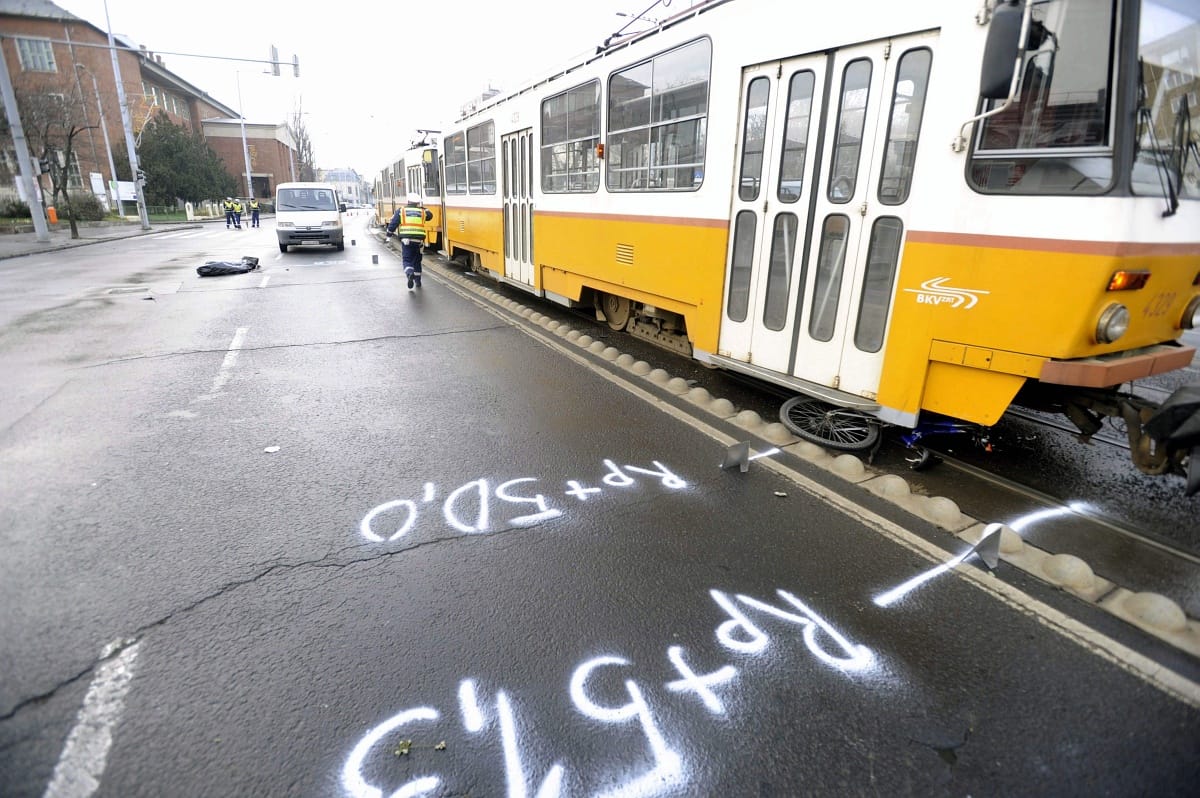 Villamos gázolt halálra egy biciklist Újpesten