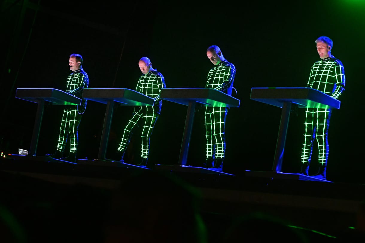 Vissza a jövőbe – megnéztük a Kraftwerket, ami tényleg olyan az elektronikus zenének, mint a Beatles a rocknak