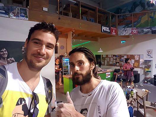 Sztárinvázió Budapesten: most Jared Leto tűnt fel egy mászóteremben