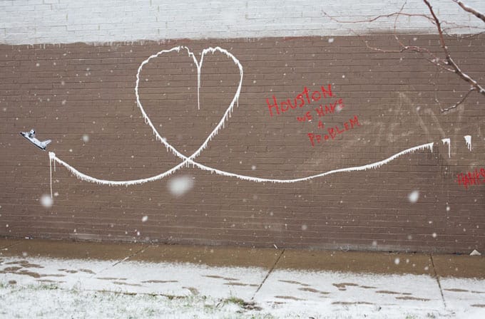 Street art percek: Hanksy válaszolt vetélytársa, Banksy szerelmi vallomására