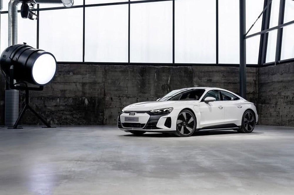Kikerült néhány kép az Audi e-tron GT-ről a bemutatója előtt