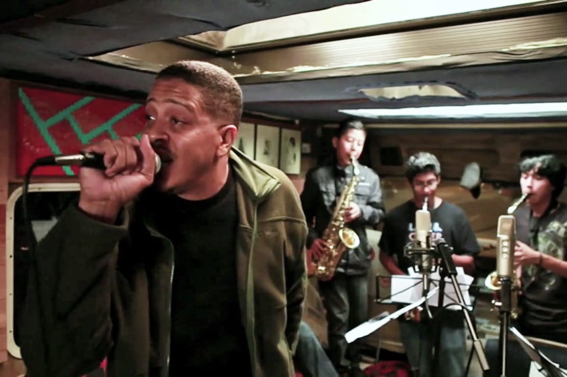 Zene kávéhoz: Chali 2na - Comin Through (videó)