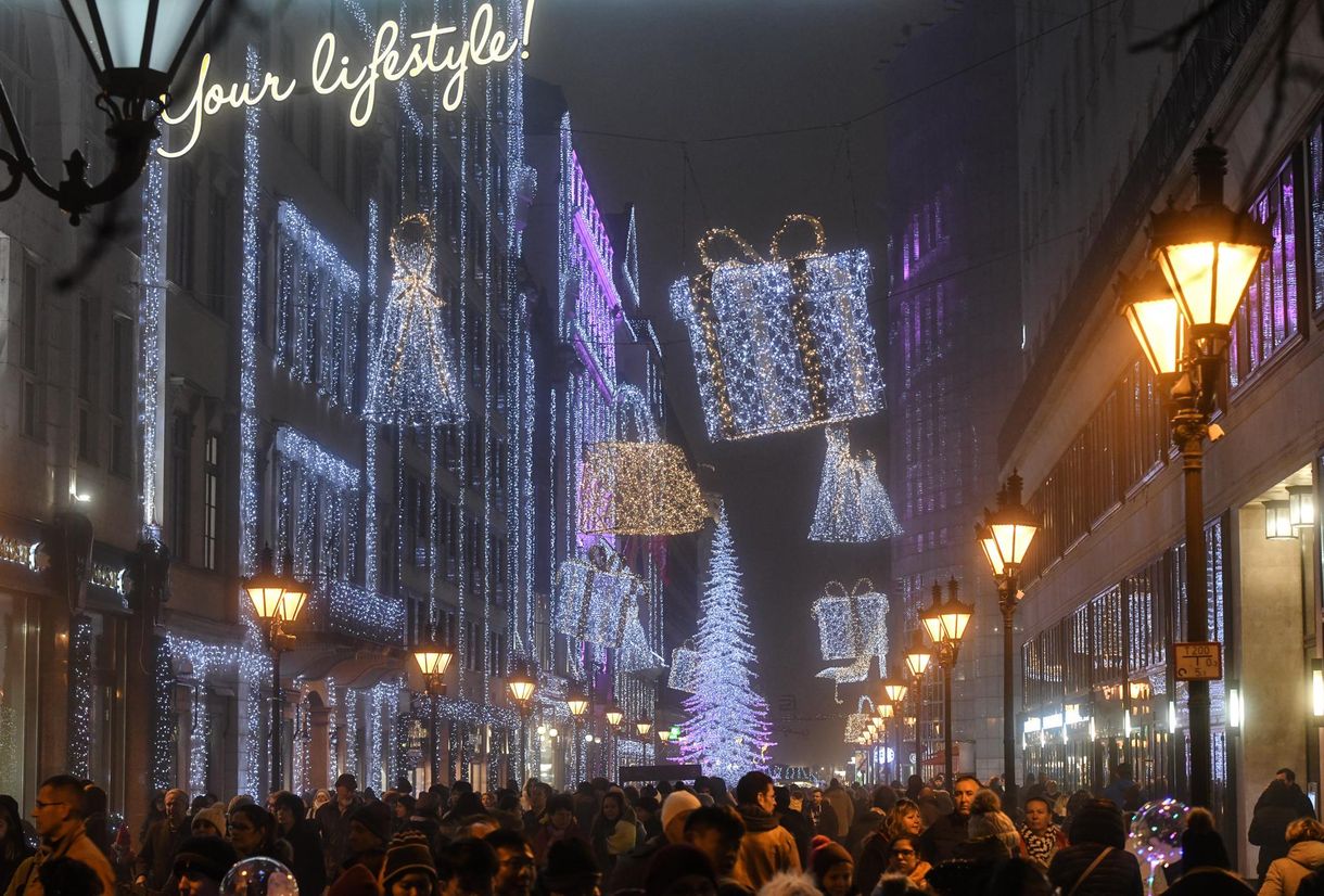 Környezetbarátabbra cserélik a főváros karácsonyi díszeit