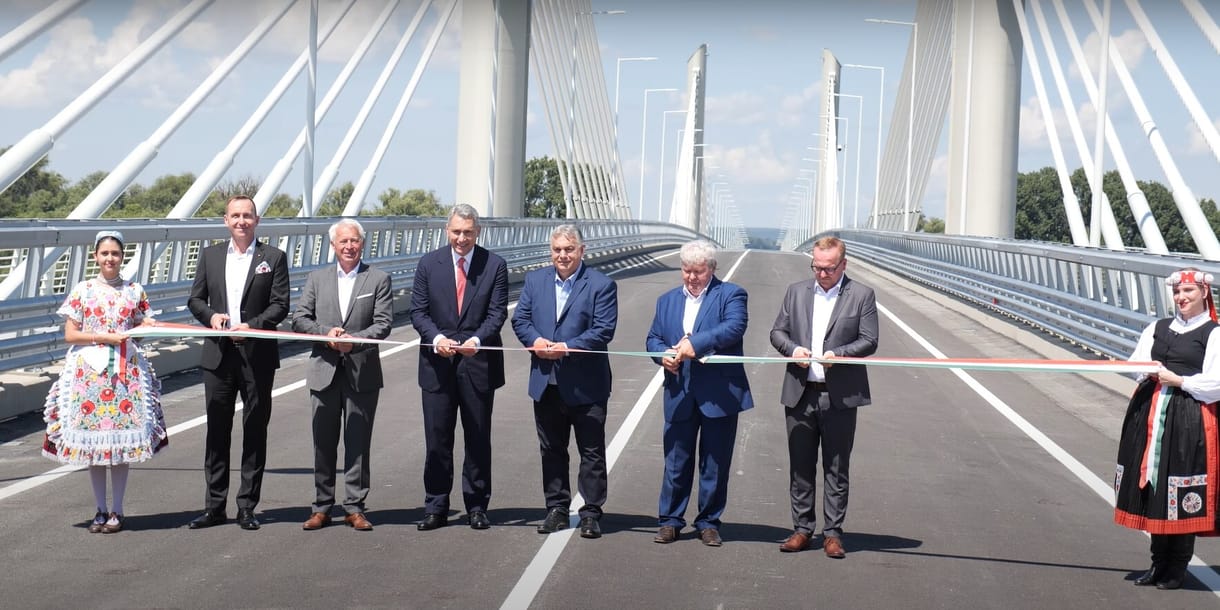 Orbán: A választást megnyerjük, a foci Eb-t majd meglátjuk – videó a kalocsai hídátadásról