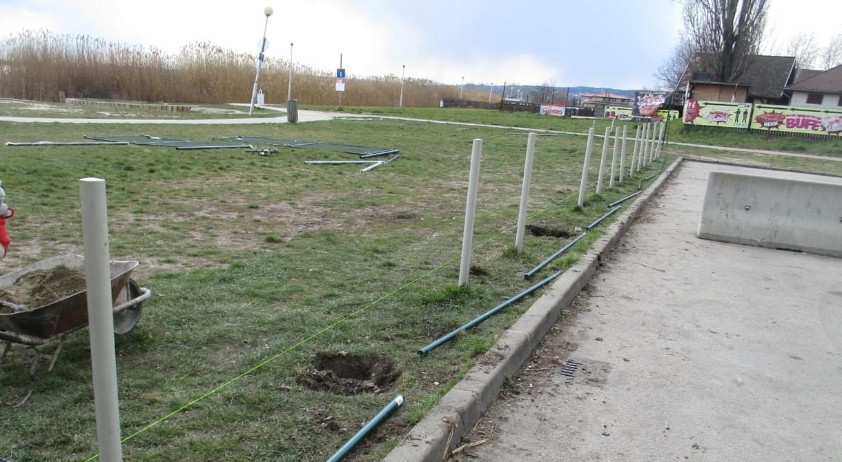 Teljesen lezárta a velencei Korzót az üzemeltető, a büfék is megközelíthetetlenek