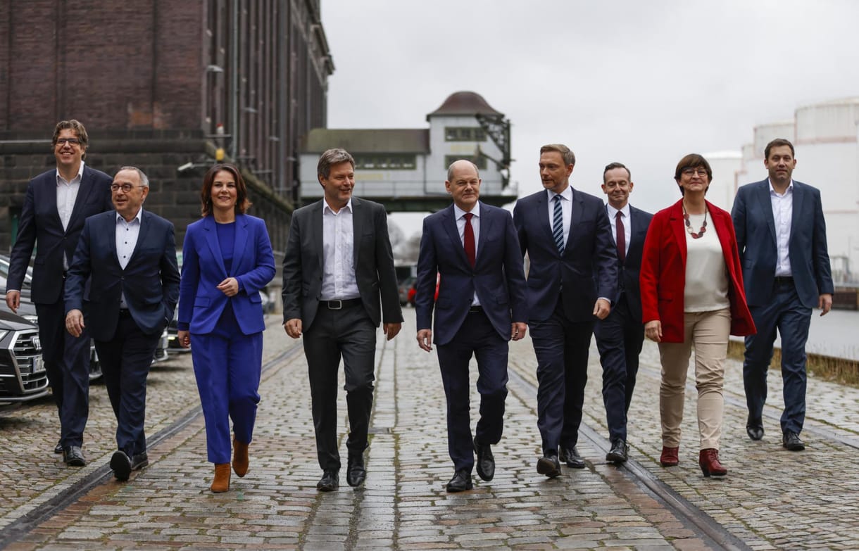 Lakbérfékkel, minimálbéremeléssel és zöld tervekkel vágna a kormányzásnak az új német vezetés