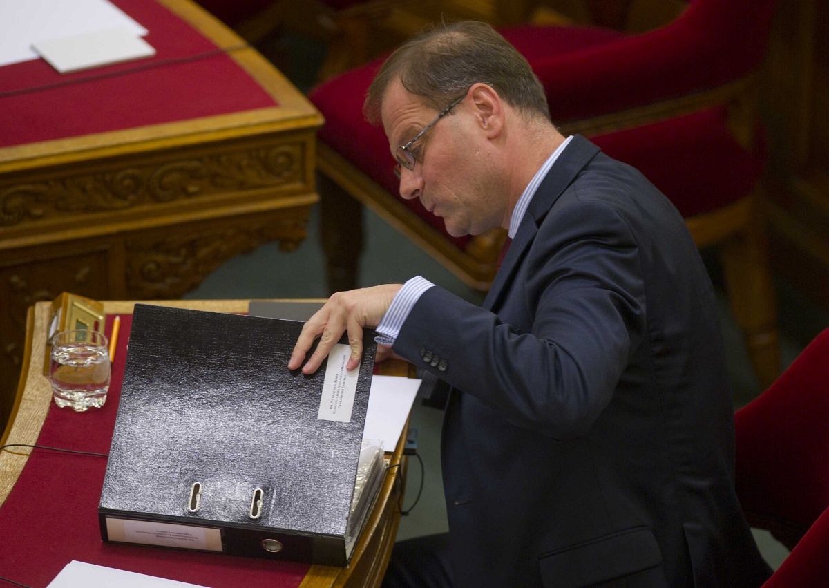 Azonnali magyarázatot vár a Fidesz Navracsicstól