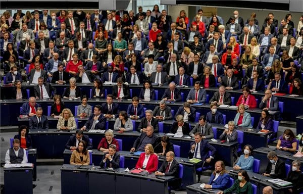 Karszalaggal azonosítják a beoltatlan képviselőket a német parlamentben