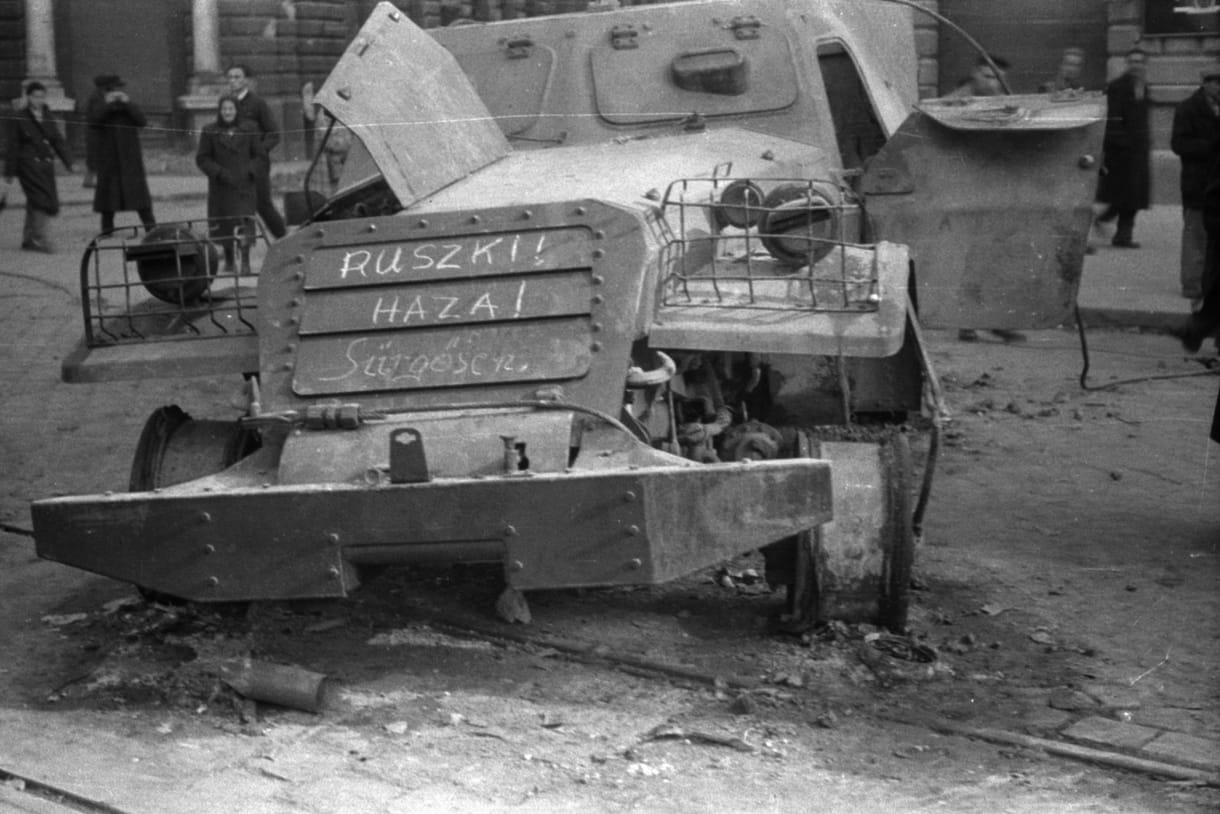 Molotov-koktélok repültek '56 októberében – sokat tettek ezért a finn katonák