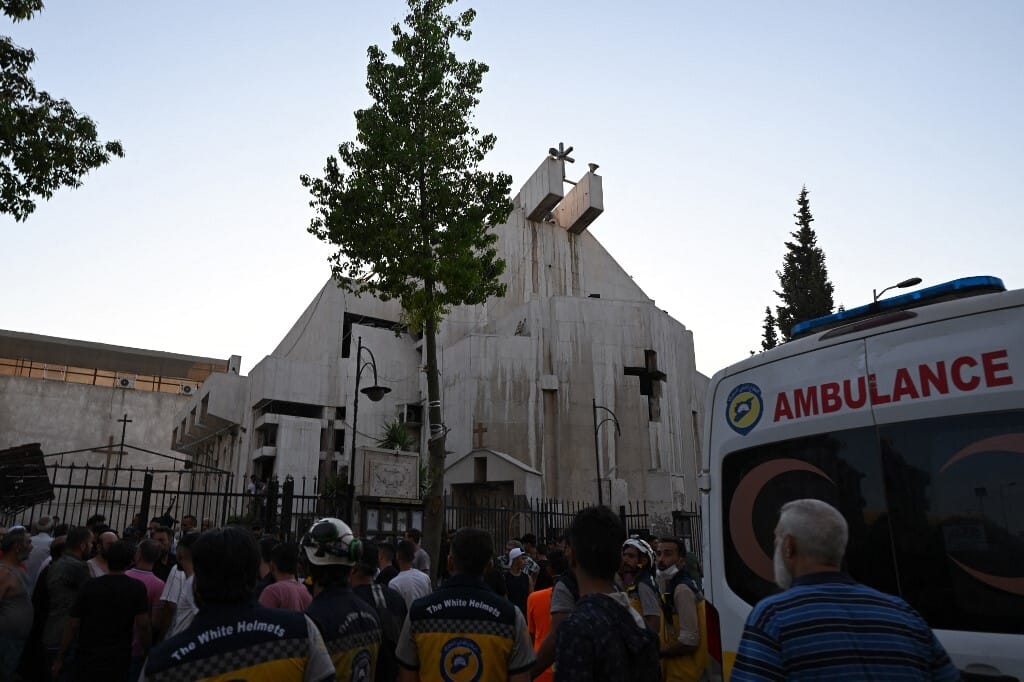 Öngyilkos merénylő robbantotta fel magát egy damaszkuszi templomban, legalább 20-an meghaltak