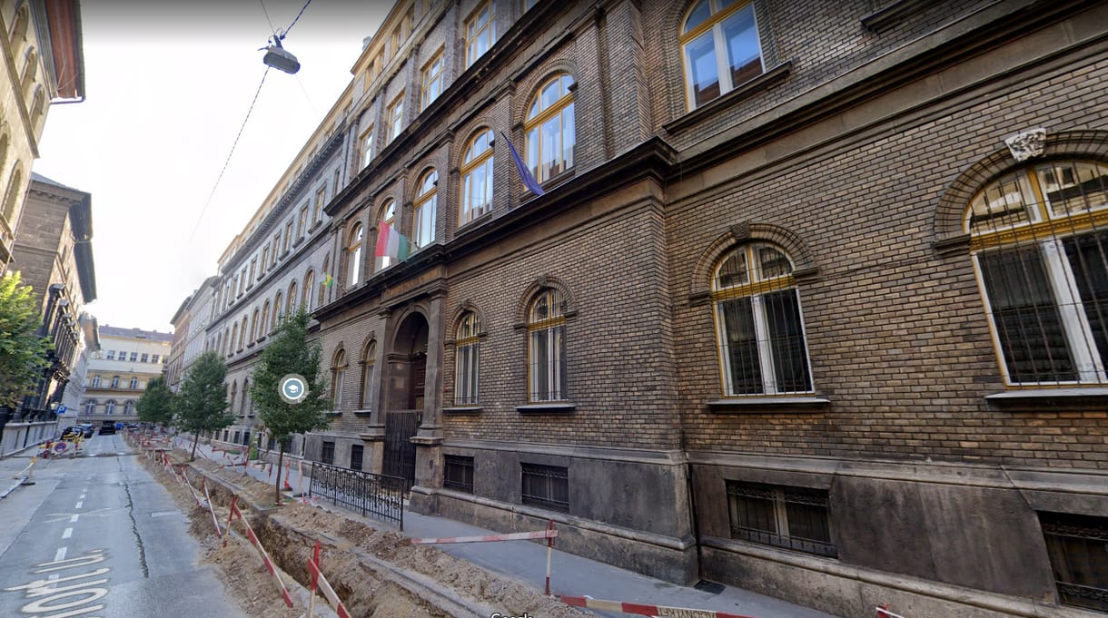 A jövő héten minden nap csak az első három órát tartják meg a Trefort gimnázium tanárai