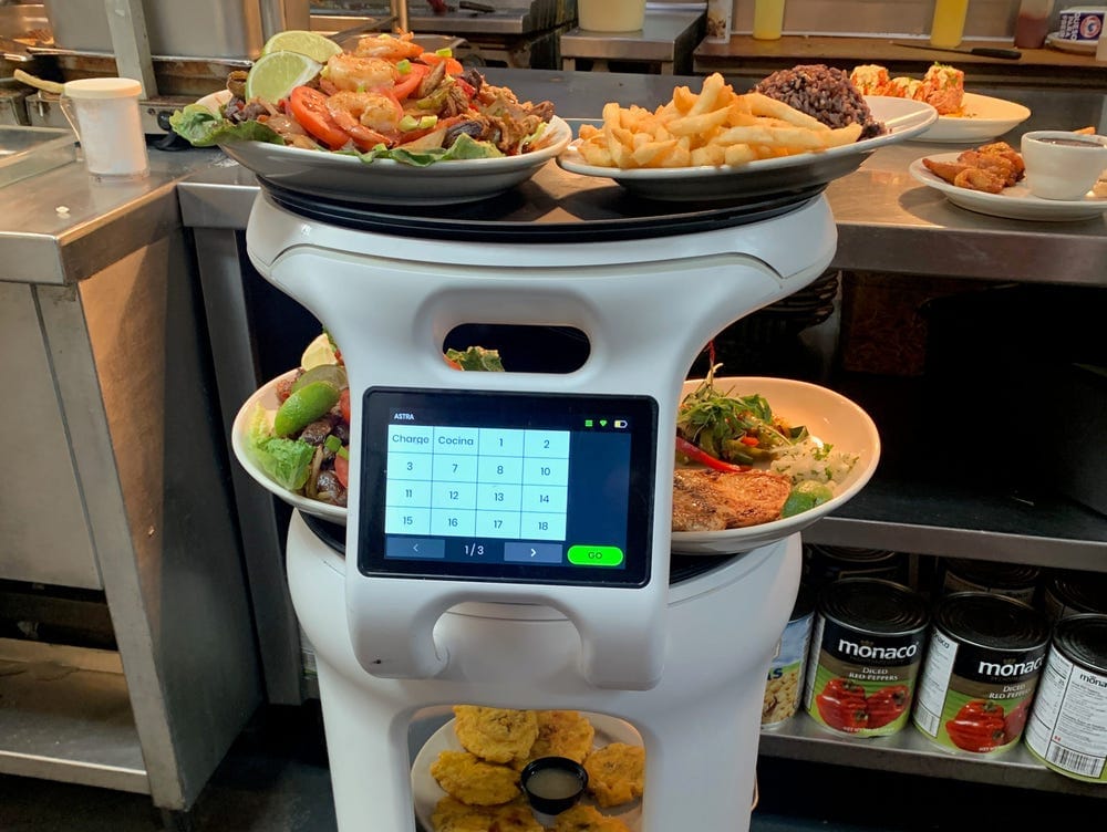 Több borravalót kapnak egy amerikai étterem pincérei, mióta egy robot is náluk dolgozik