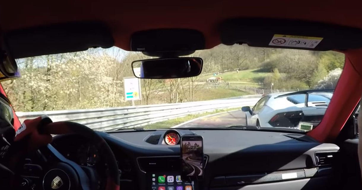 Szép kis kergetőzést rendezett egy Porsche GT2 RS és egy Lamborghini Huracán a „Ringen”