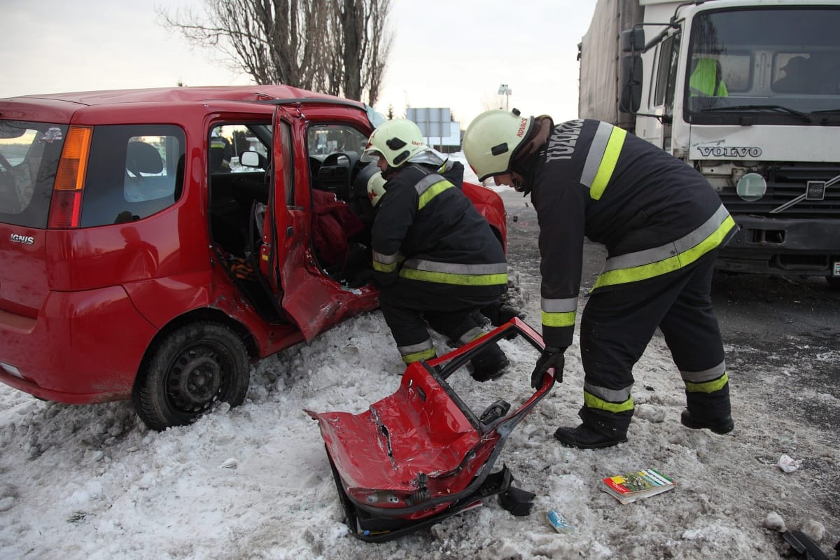 Teherautónak csattant egy kocsi Zalában