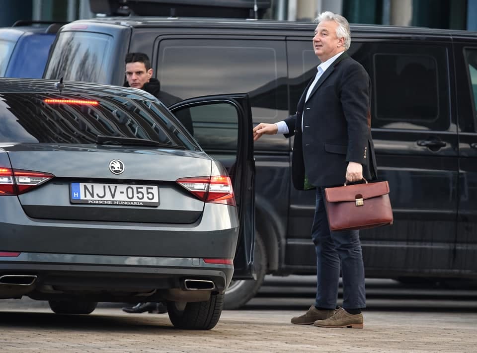 Harrach és Semjén fizette feleségeik szentpétervári útját