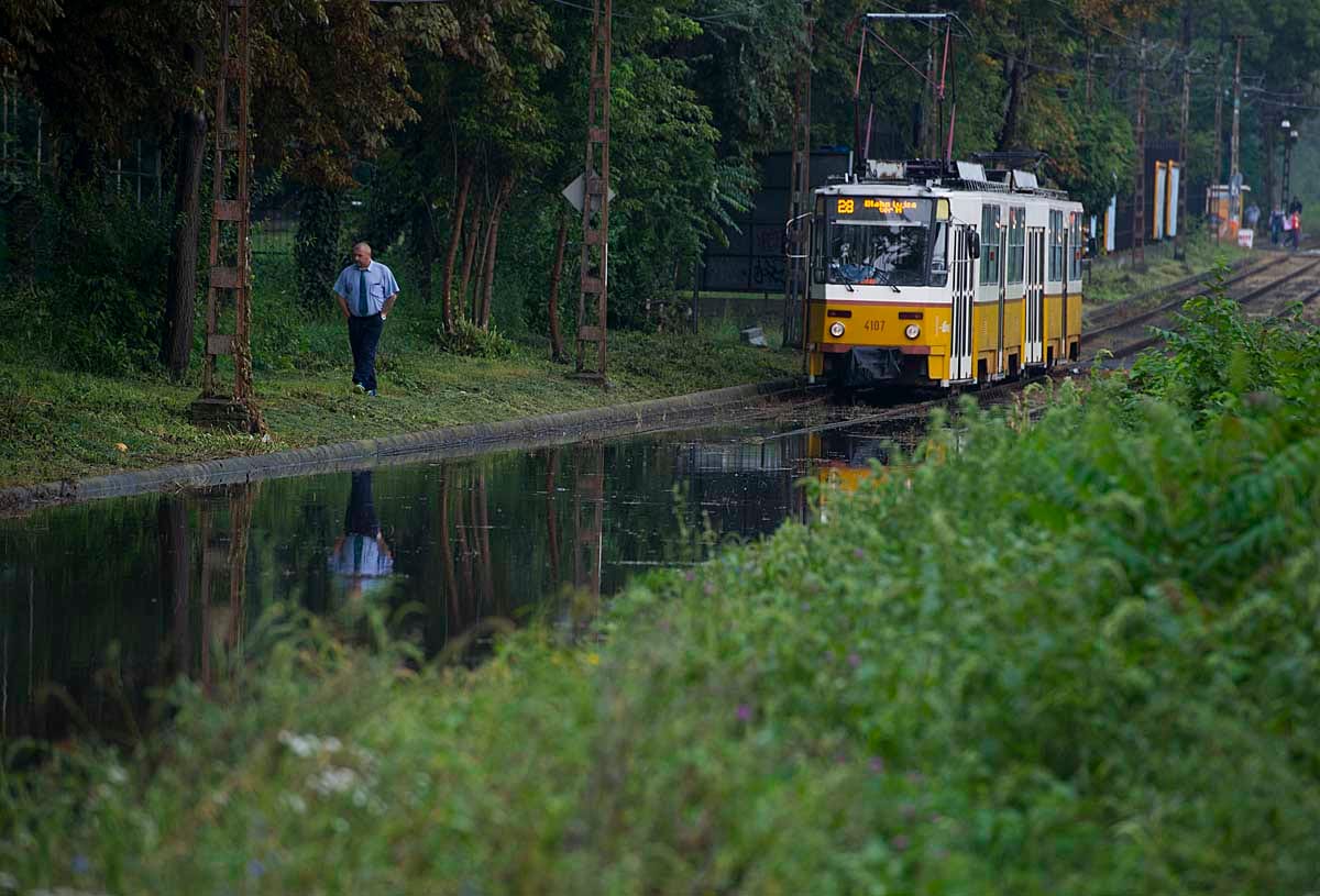 Több helyen lebénult Budapest közlekedése