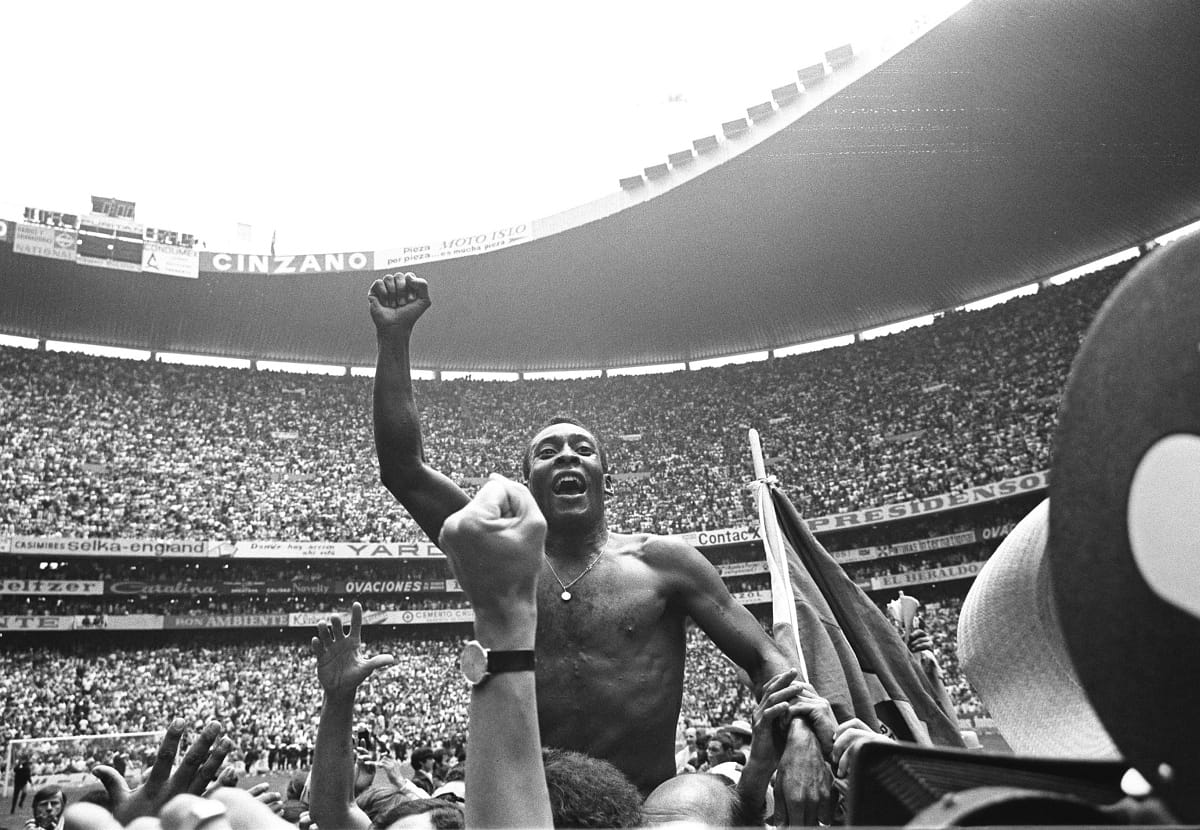 Pelé megszabadul világbajnoki aranyérmeitől