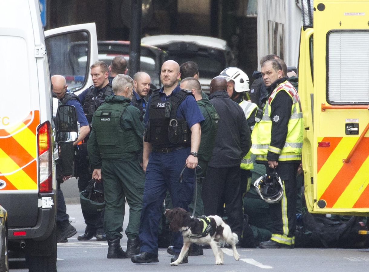 Londoni merénylet: a rendőrök is meglőttek véletlenül egy civilt