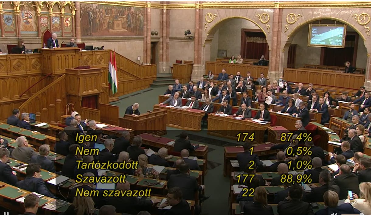 Szigorít a Fidesz: aki nem tesz esküt, semmilyen tisztséget nem viselhet