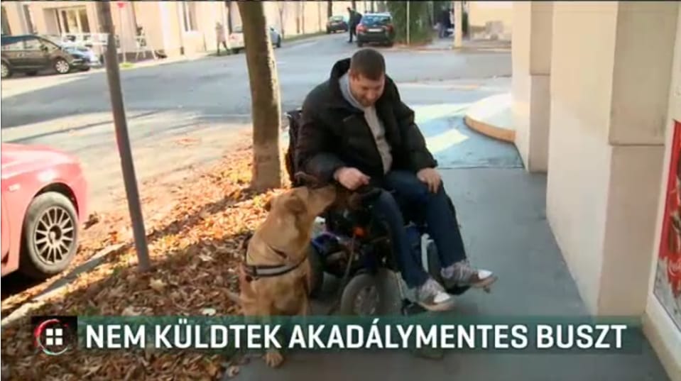 Abszurd kihívást jelent az iskoláig eljutni egy kerekesszékes férfinak