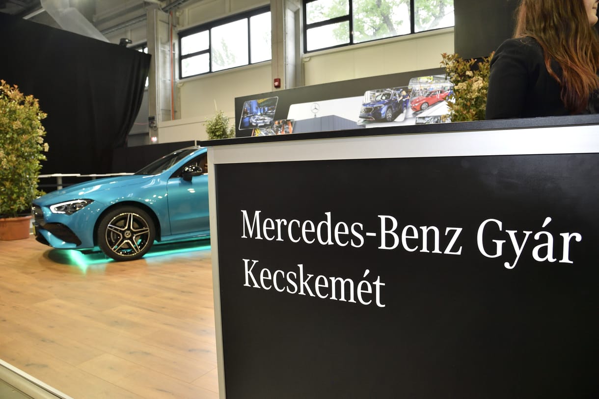 A sztrájkhajlandóságot méri fel a szakszervezet a Mercedes-gyárban
