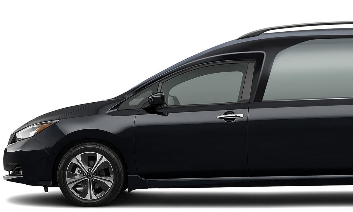 A Tesla után az új Nissan Leafből is halottaskocsi készült