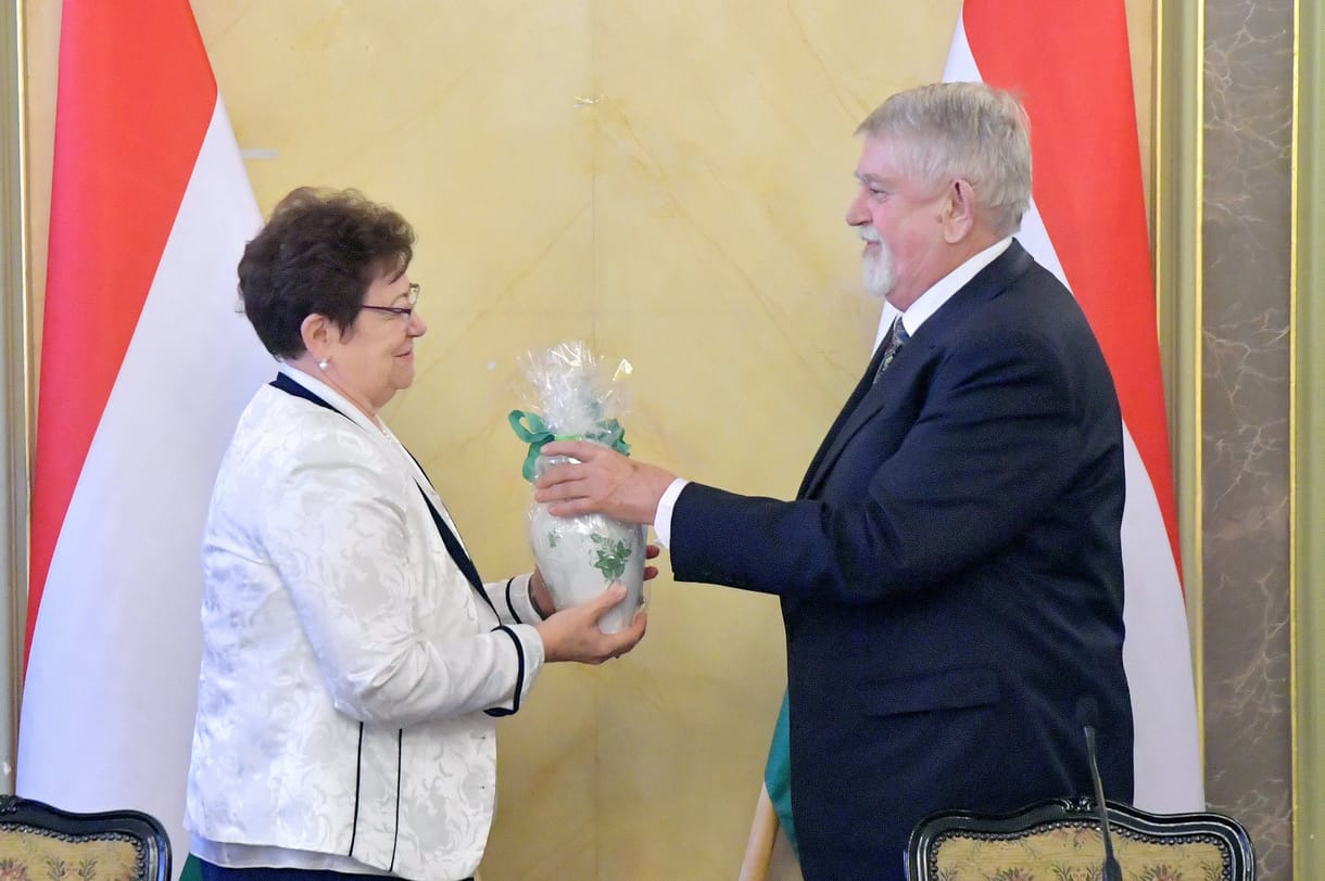 Müller Cecília ajándékot kapott Káslertől