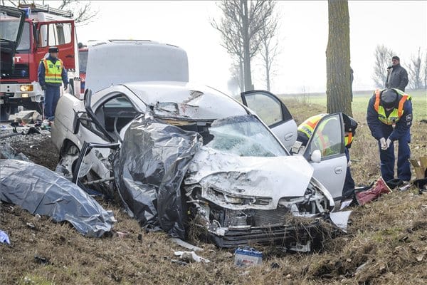Képek a szörnyű berettyóújfalui balesetről