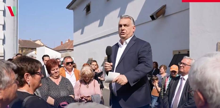 Orbán Viktor gyerekekkel, szimpatizánsokkal pózolt Nagykanizsán