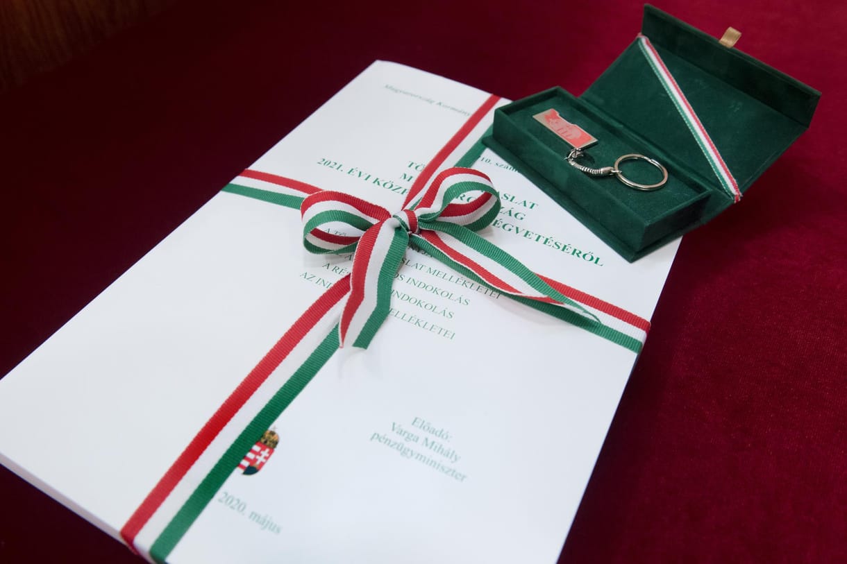 És akkor olyan gránitszilárd lett a költségvetés, hogy egy év alatt csak 85-ször írták át