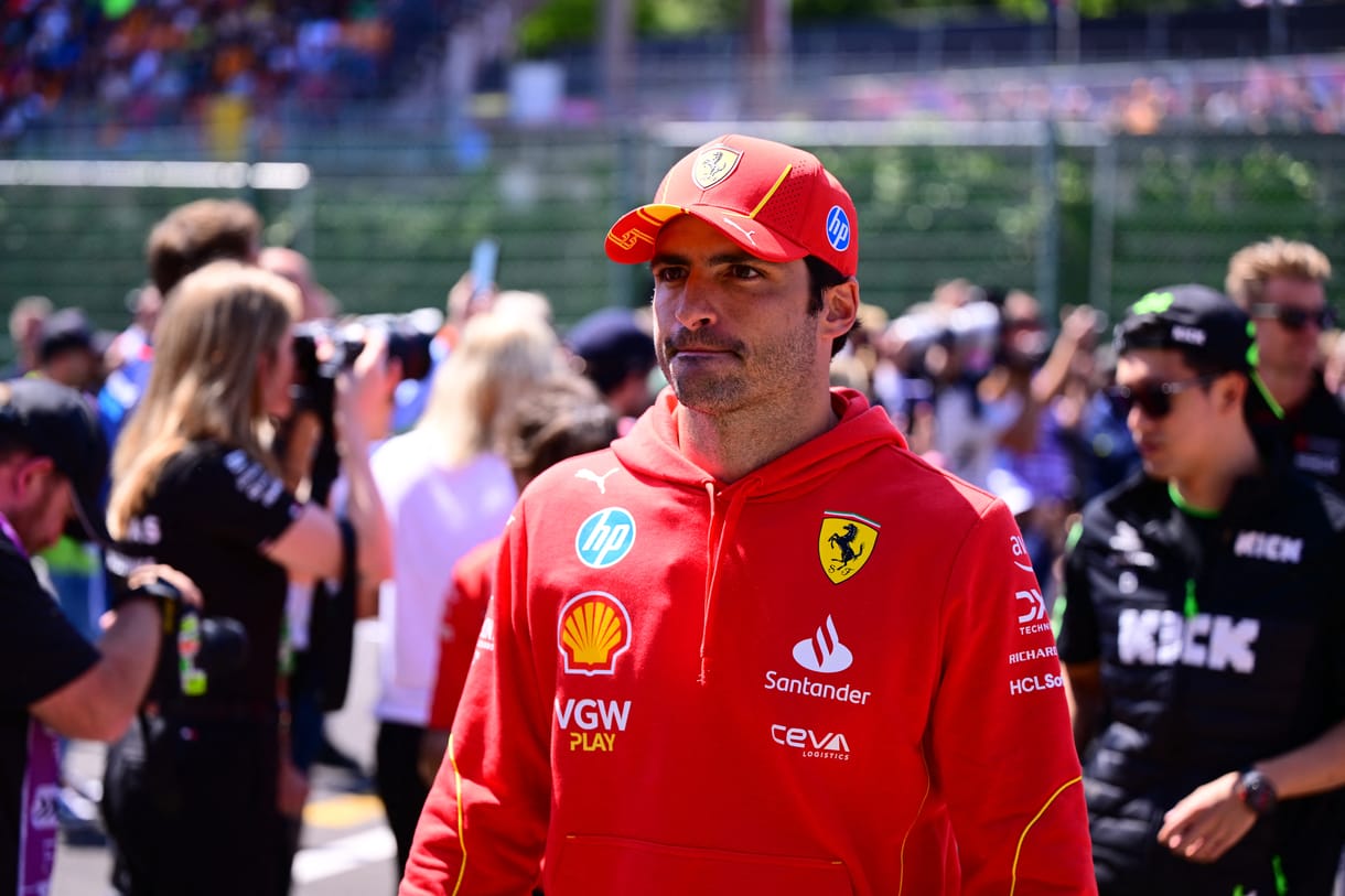 Carlos Sainz a Williams pilótájaként folytatja