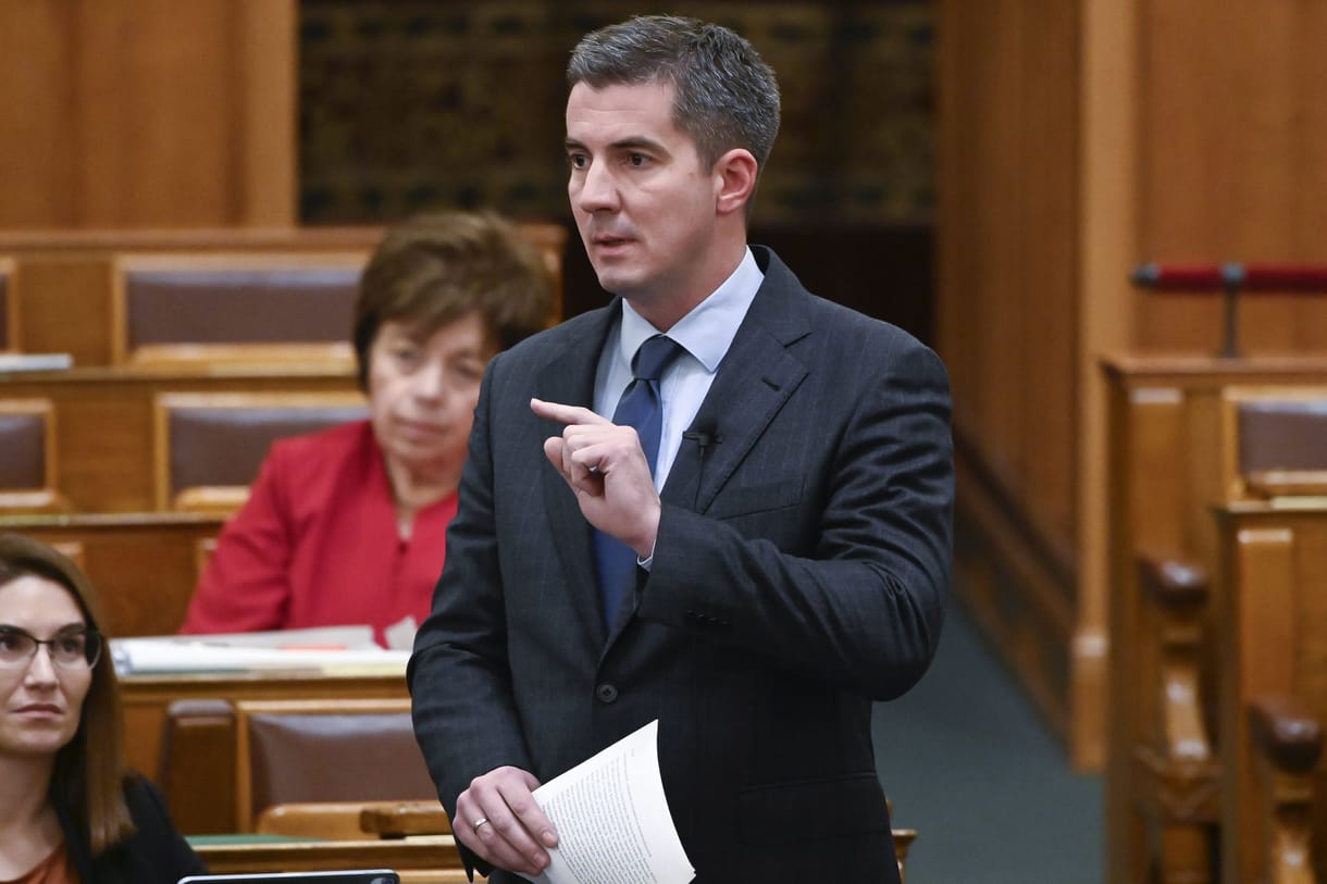 Azt szeretné a Fidesz, hogy a sajtóban elkövetett rágalmazás és becsületsértés csak a legsúlyosabb esetben legyen büntethető