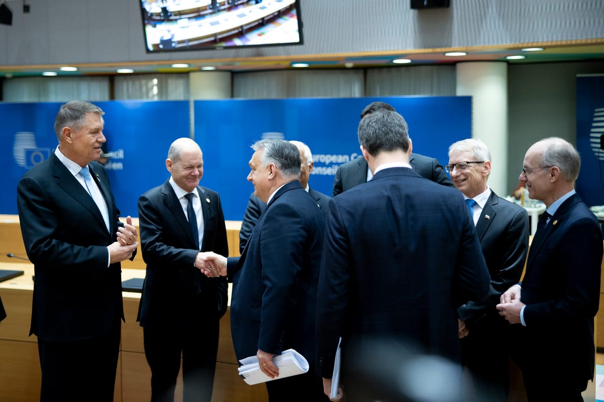 EU-csúcs: szembement-e Orbán a nemzeti konzultációval? Gulyás furcsa magyarázatot adott