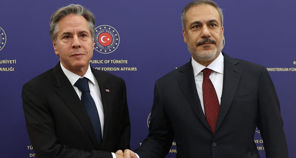 Törökországba érkezett Antony Blinken, hogy Gázáról tárgyaljon, de Erdogan inkább elutazott máshova