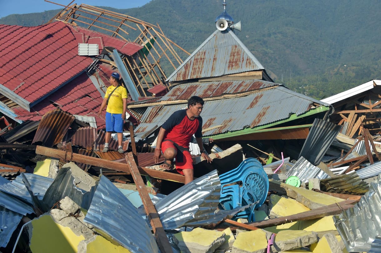 Drámai drónvideók mutatják a cunami pusztítását Sulawesin