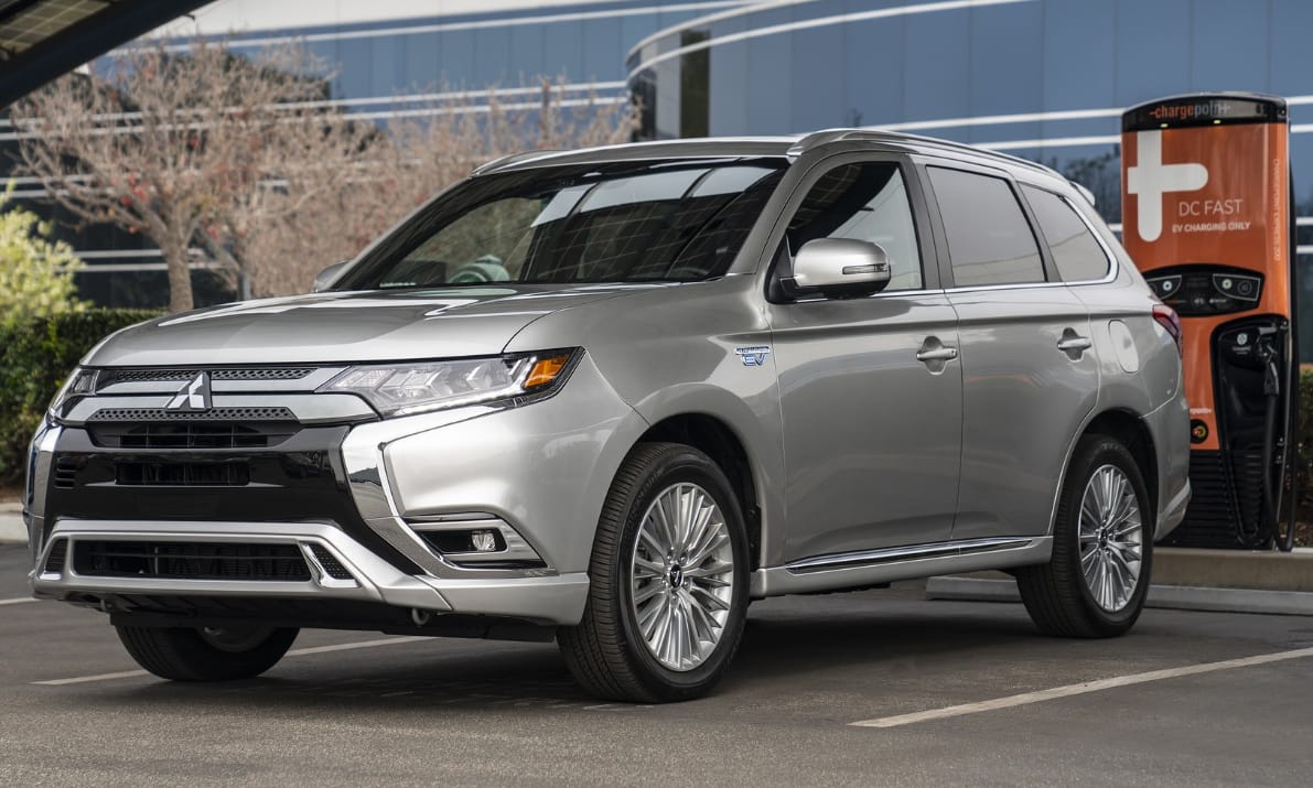 Itt a megújult plugin hibrid Mitsubishi Outlander