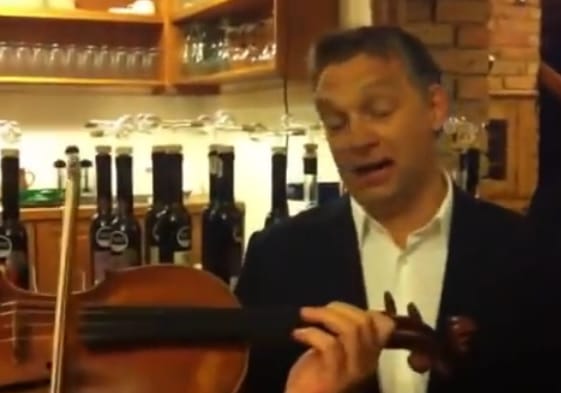 Orbán a Kossuth-nótával buzdít a Nyócból