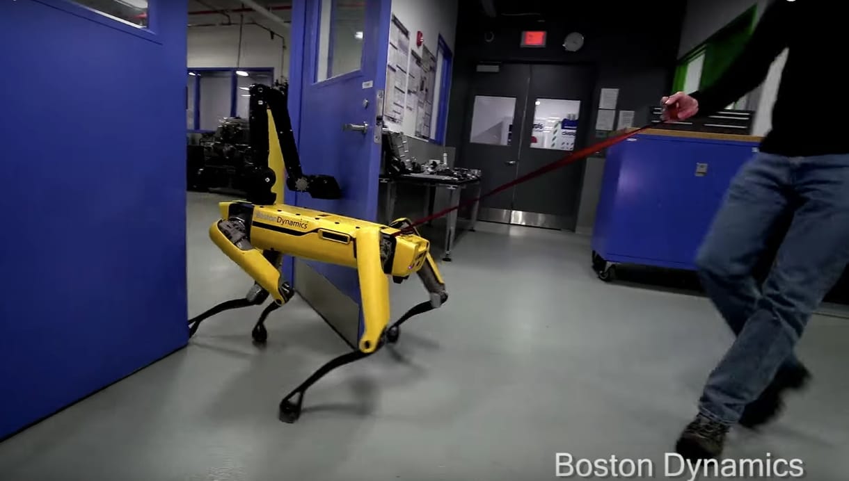 Ajtónyitó kart szereltek a New York-i rendőrség robotkutyájára – videó