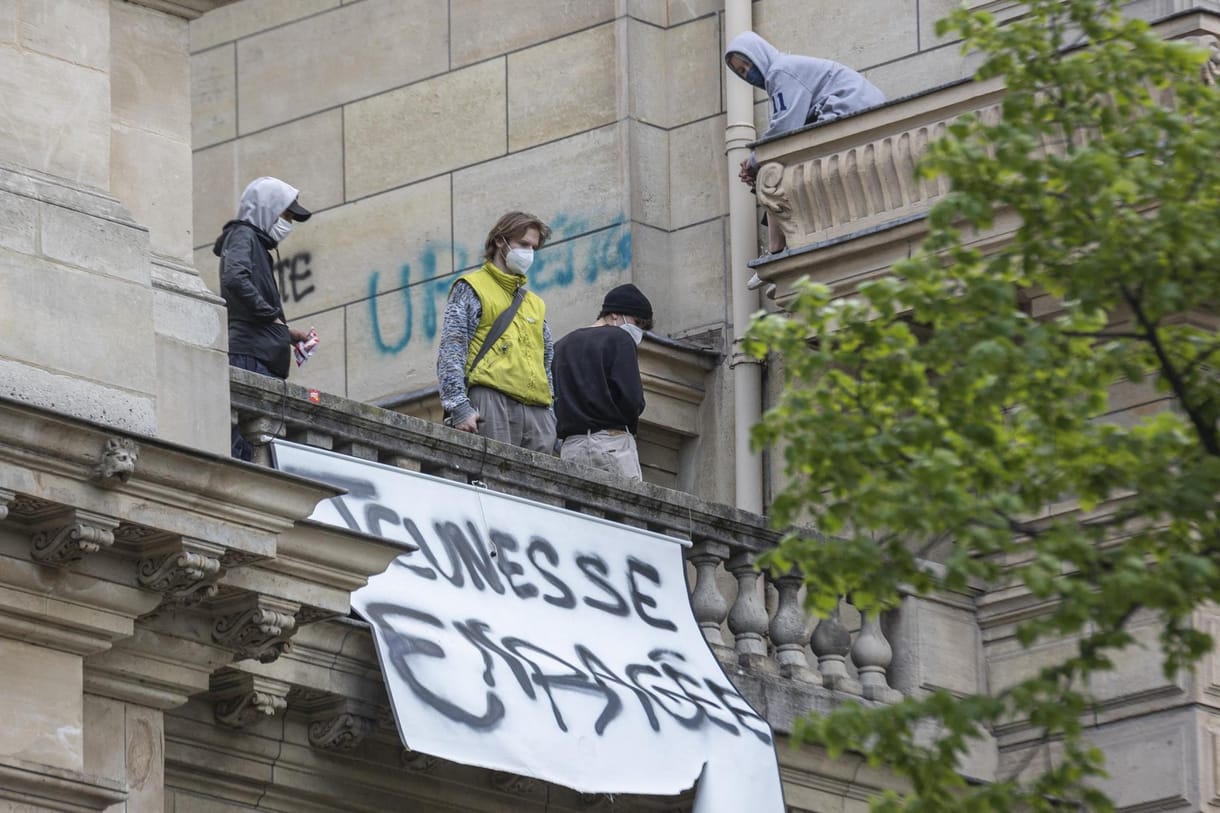 Sem Macron, sem Le Pen – több egyetemet is elfoglaltak tiltakozó diákok Franciaországban