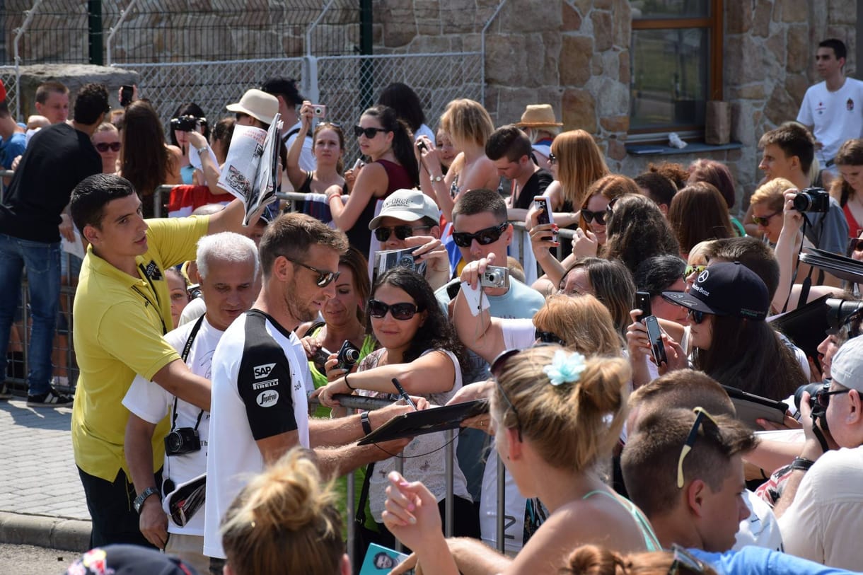 Lewis Hamilton jófej volt Ferihegyen - fotók