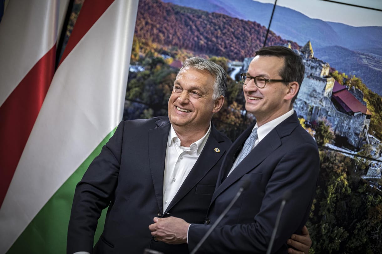 A lengyel kormányfő ragaszkodik a vétóhoz, és hallani sem akar Von der Leyen ötletéről