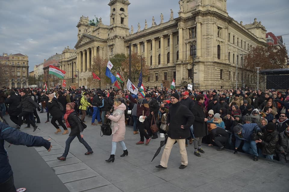 Jönnek a rabszolgatörvény miatti útelzárások