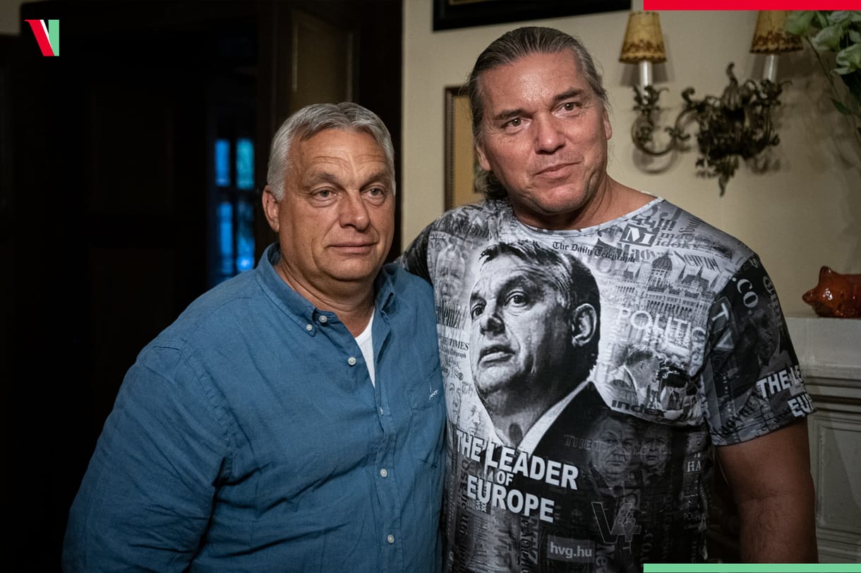 Ön sem tudja, ki az Orbánnal orbános pólóban fotózkodó férfi? Megmondjuk
