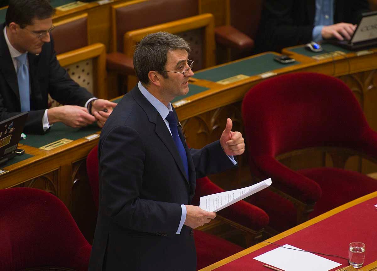 Cséfalvay: 0,4 százalékos hiánycsökkentést ígért a kormány az EU-nak