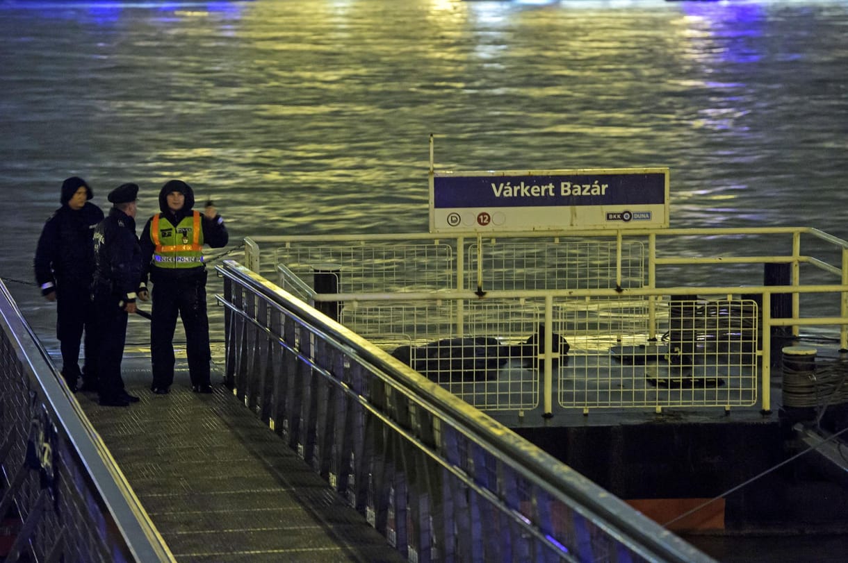 Két hajó ütközött a Parlamentnél, heten meghaltak, több embert még keresnek
