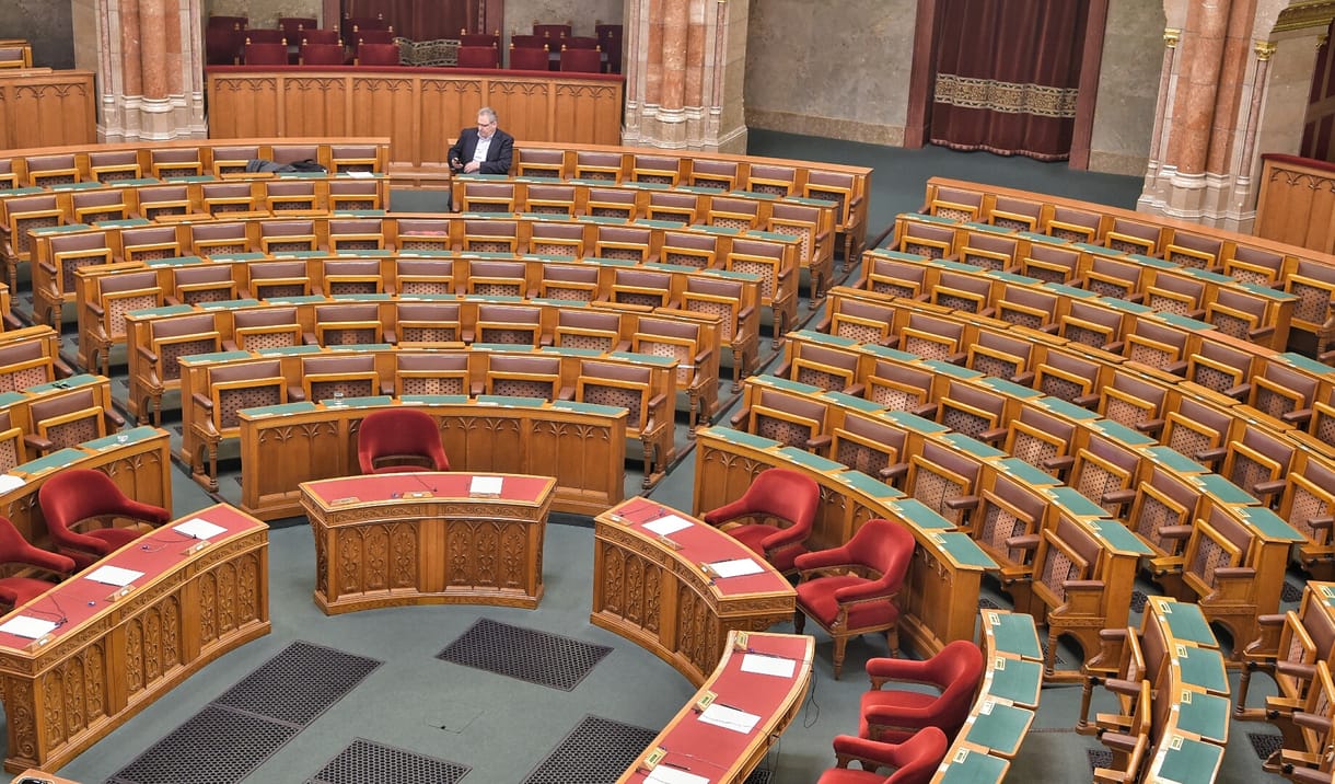 Kitiltották a parlamentből a titokban fotózó Echo Tv-st