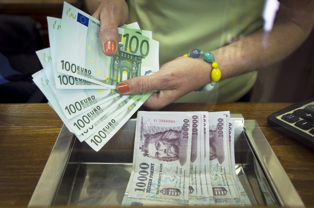Ezért nem zavarja Matolcsyt és a kormányt, hogy gyengül a forint