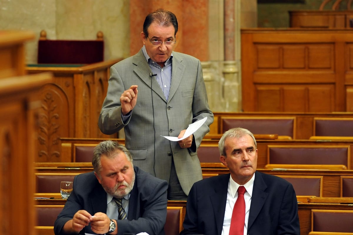 A szocialisták szerint romokban hever a demokrácia
